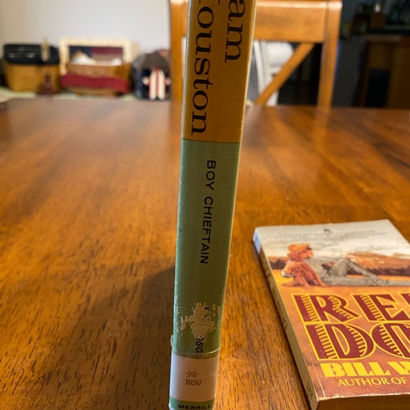 Sam Houston Boy Chieftain hardback and paperback Red Dog. - Picture 8 of 14
